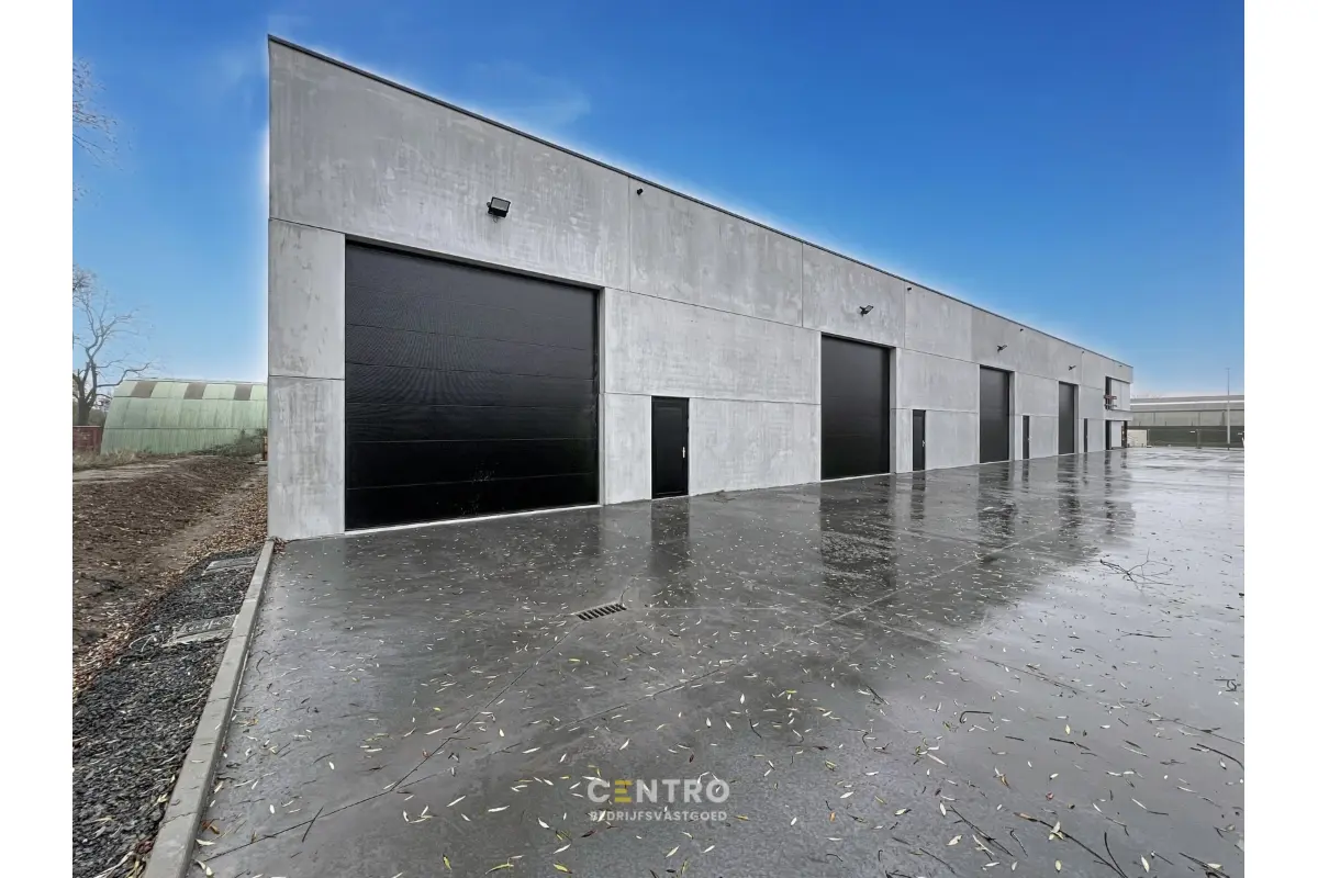 Handelszaak te  huur in Oostrozebeke 8780 3360.00€  slaapkamers 960.00m² - Zoekertje 636085