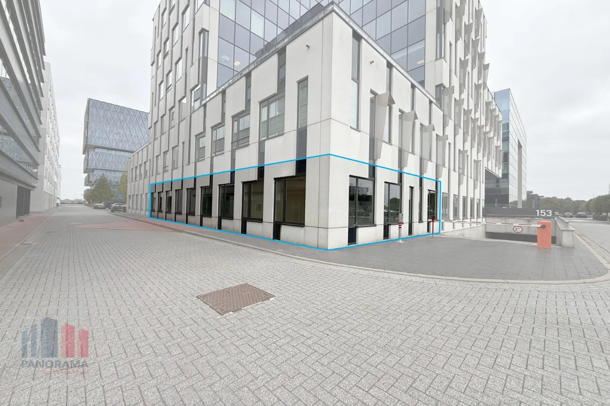 Handelszaak te  koop in Roeselare 8800 710000.00€  slaapkamers 319.00m² - Zoekertje 635924