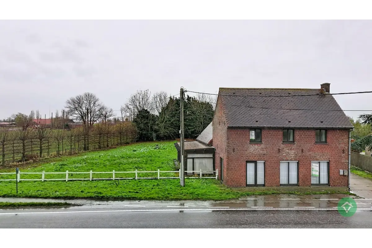 Huis te  koop in Koekelare 8680 225000.00€ 4 slaapkamers m² - Zoekertje 636235