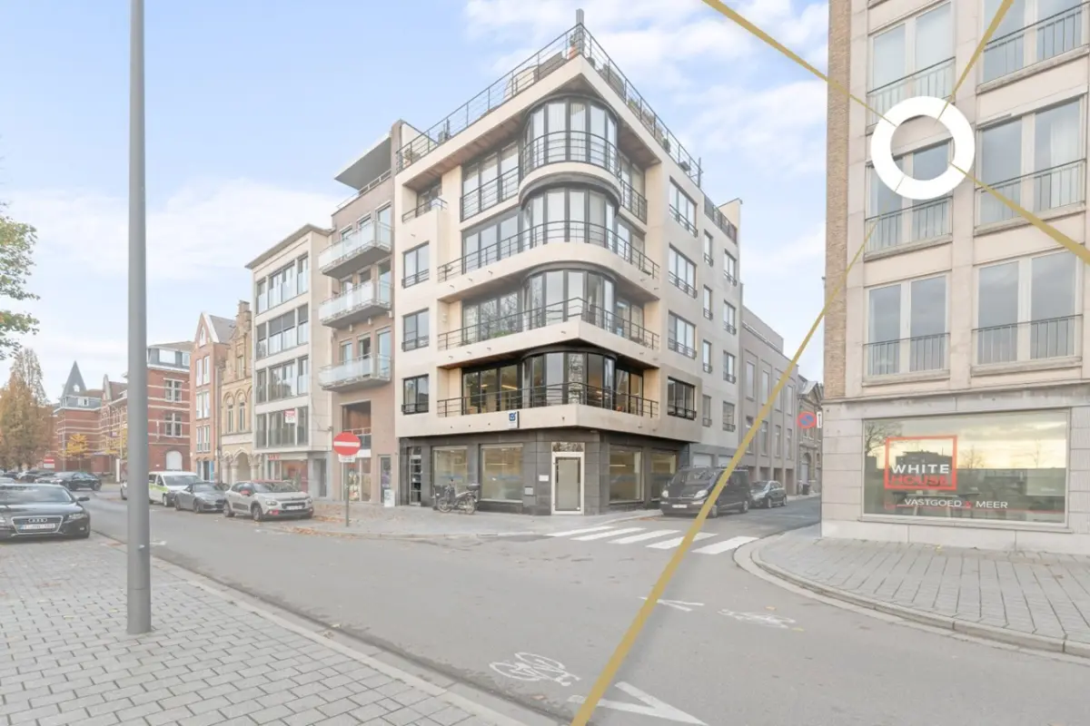 Handelszaak te  huur in Ieper 8900 1400.00€  slaapkamers m² - Zoekertje 636262