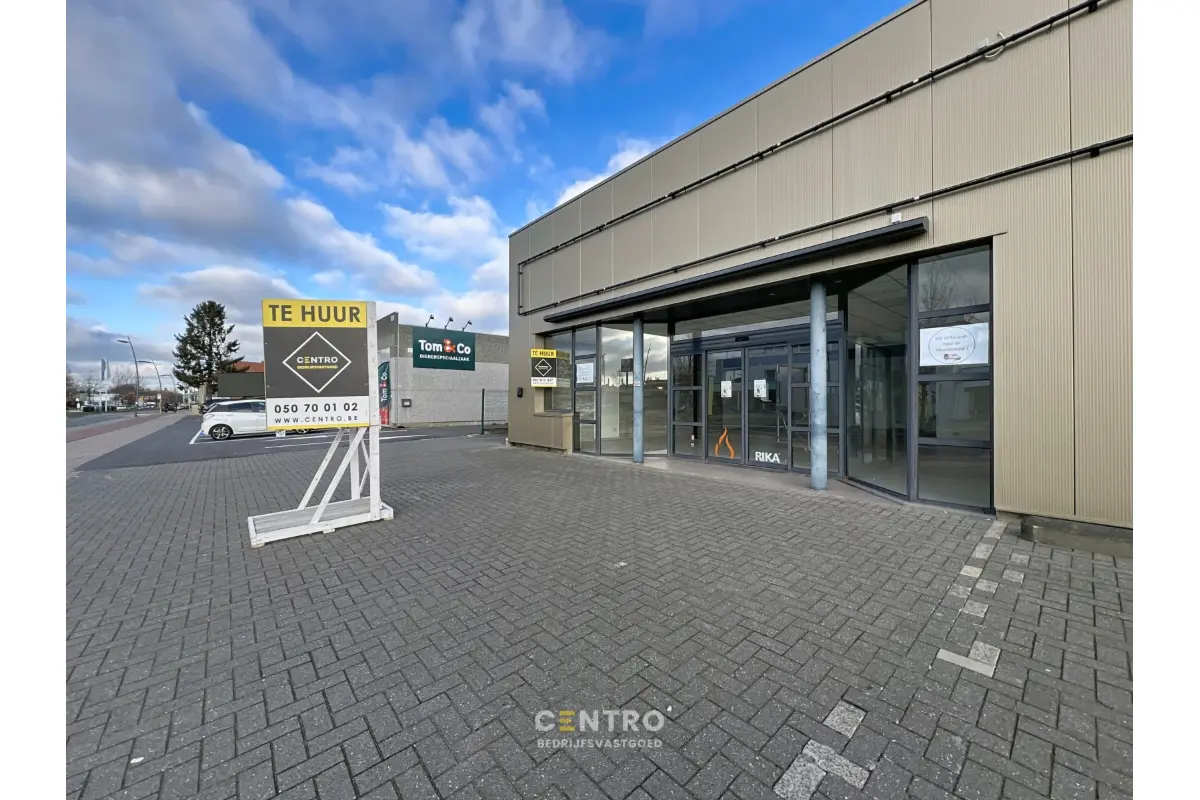 Handelszaak te  huur in Roeselare 8800 0.00€  slaapkamers 400.00m² - Zoekertje 636679