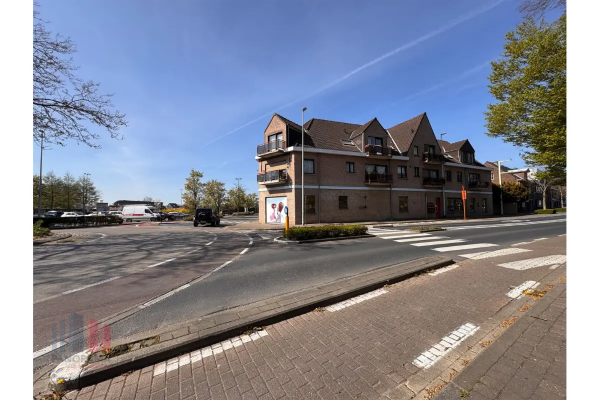 Handelszaak te  huur in Torhout 8820 1165.00€  slaapkamers 215.00m² - Zoekertje 636788