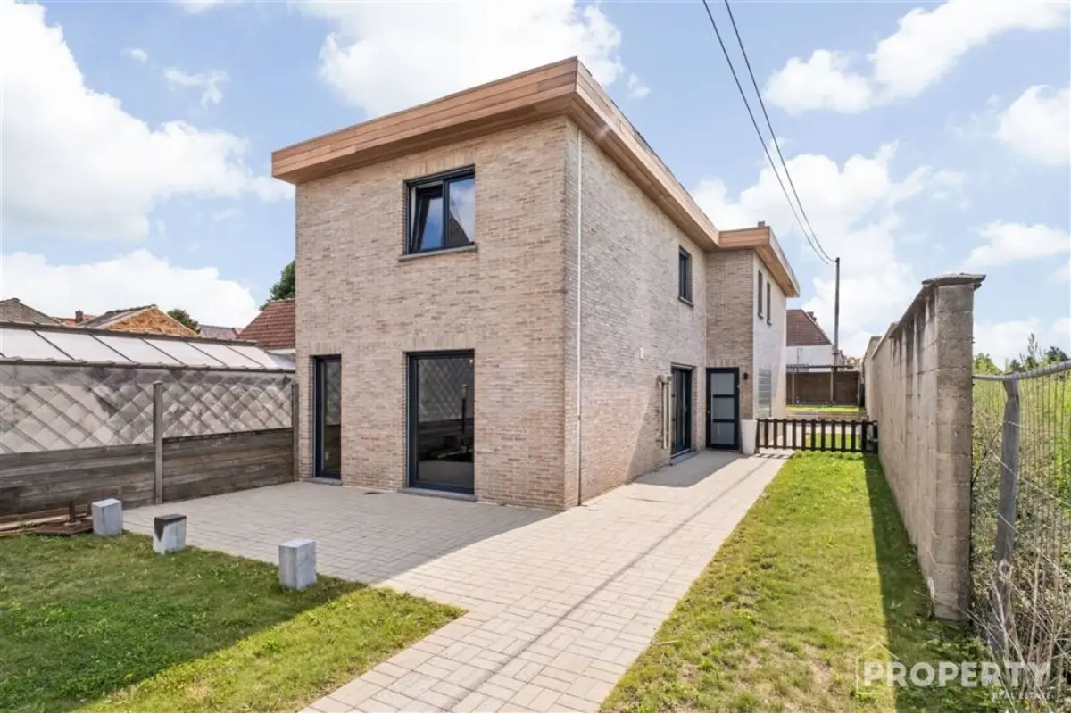 Huis te  koop in Harelbeke 8530 269000.00€ 4 slaapkamers 191.00m² - Zoekertje 637459