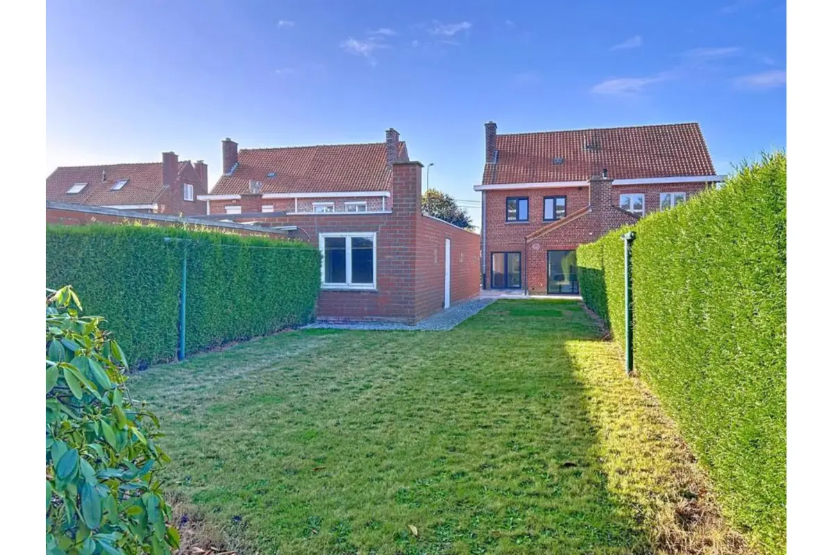 Huis te  koop in Staden 8840 329000.00€ 3 slaapkamers 131.00m² - Zoekertje 637646