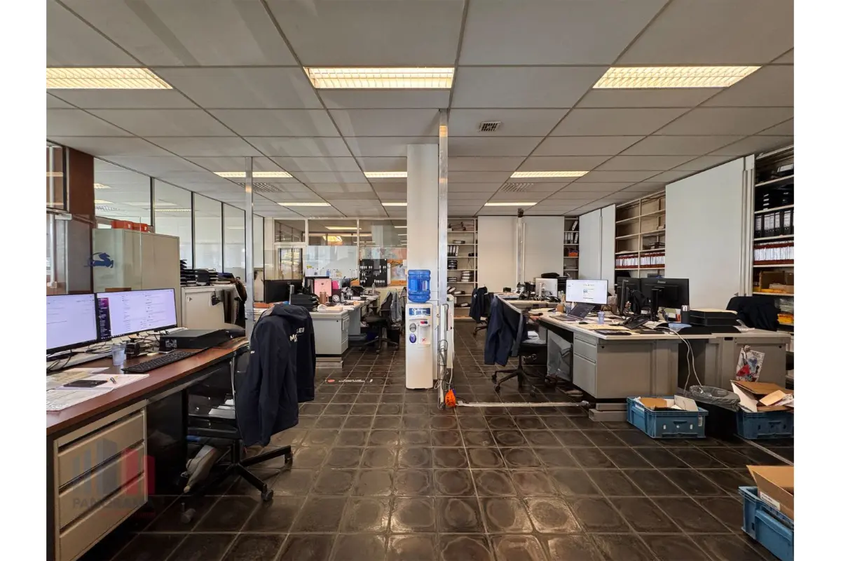 Handelszaak te  huur in Hooglede 8830 3140.00€  slaapkamers 785.00m² - Zoekertje 636843