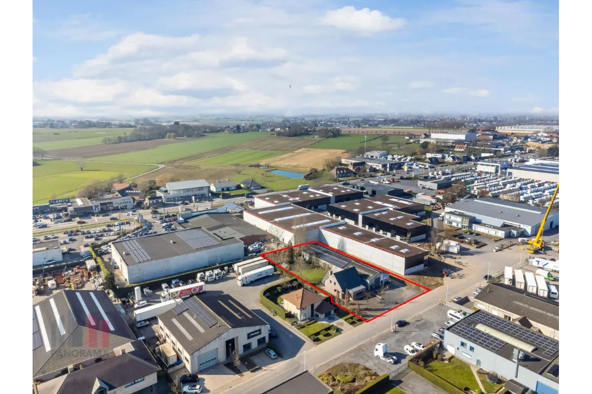 Huis te  koop in Hooglede 8830 945000.00€  slaapkamers 766.00m² - Zoekertje 636841