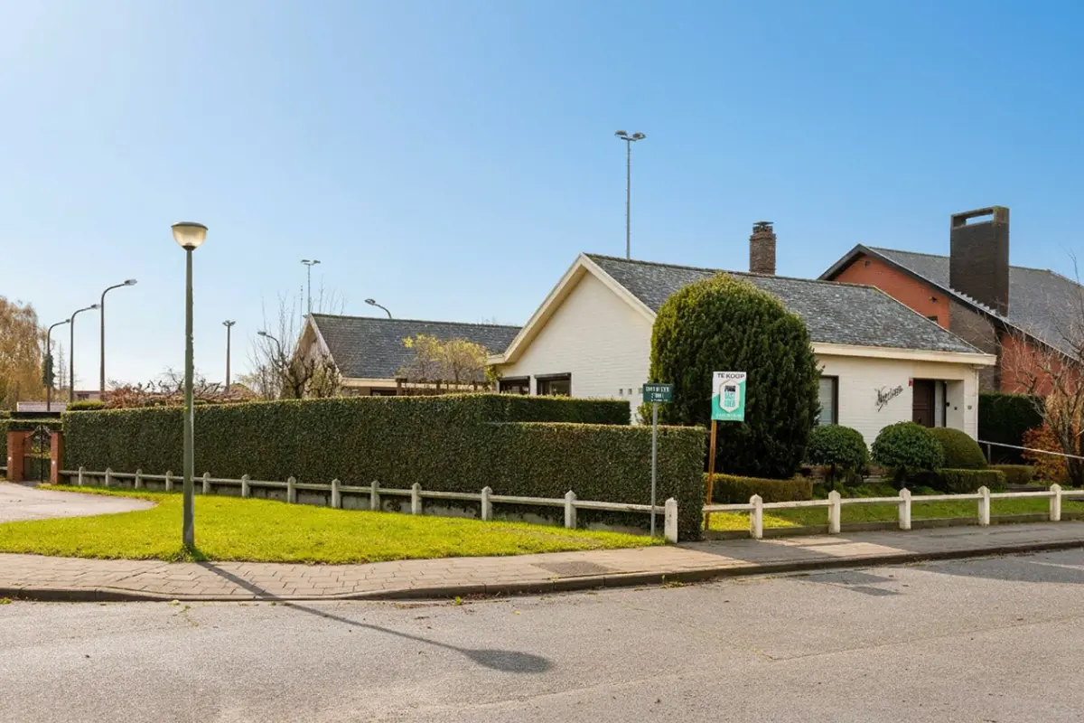 Bungalow te  koop in Sint-Andries 8200 429000.00€ 4 slaapkamers 154.00m² - Zoekertje 636654