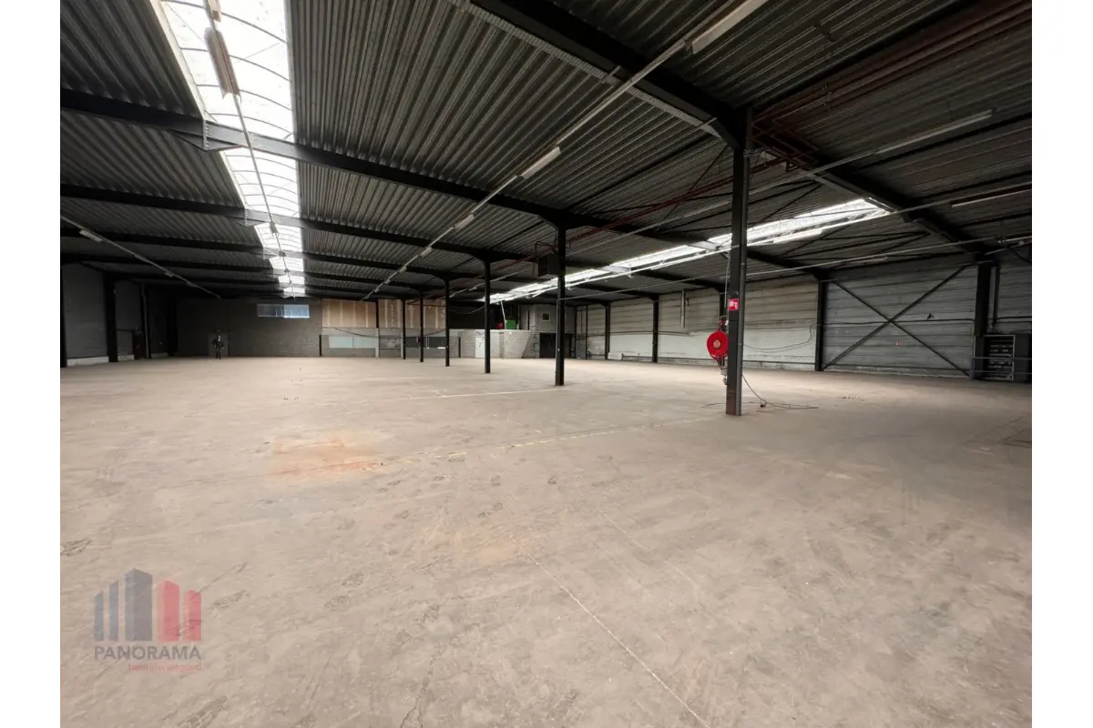 Handelszaak te  huur in Roeselare 8800 7500.00€  slaapkamers 2125.00m² - Zoekertje 637917