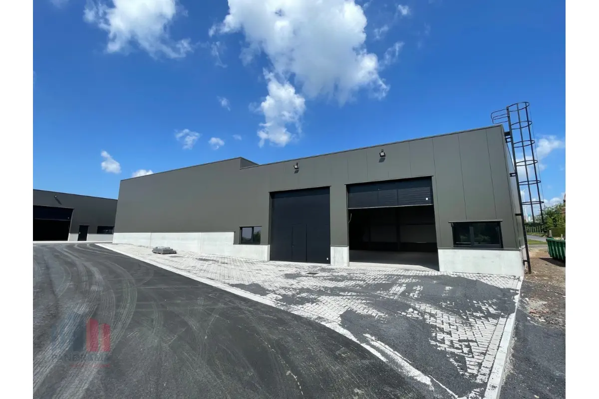 Handelszaak te  koop in Tielt 8700 645105.00€  slaapkamers 445.00m² - Zoekertje 637933