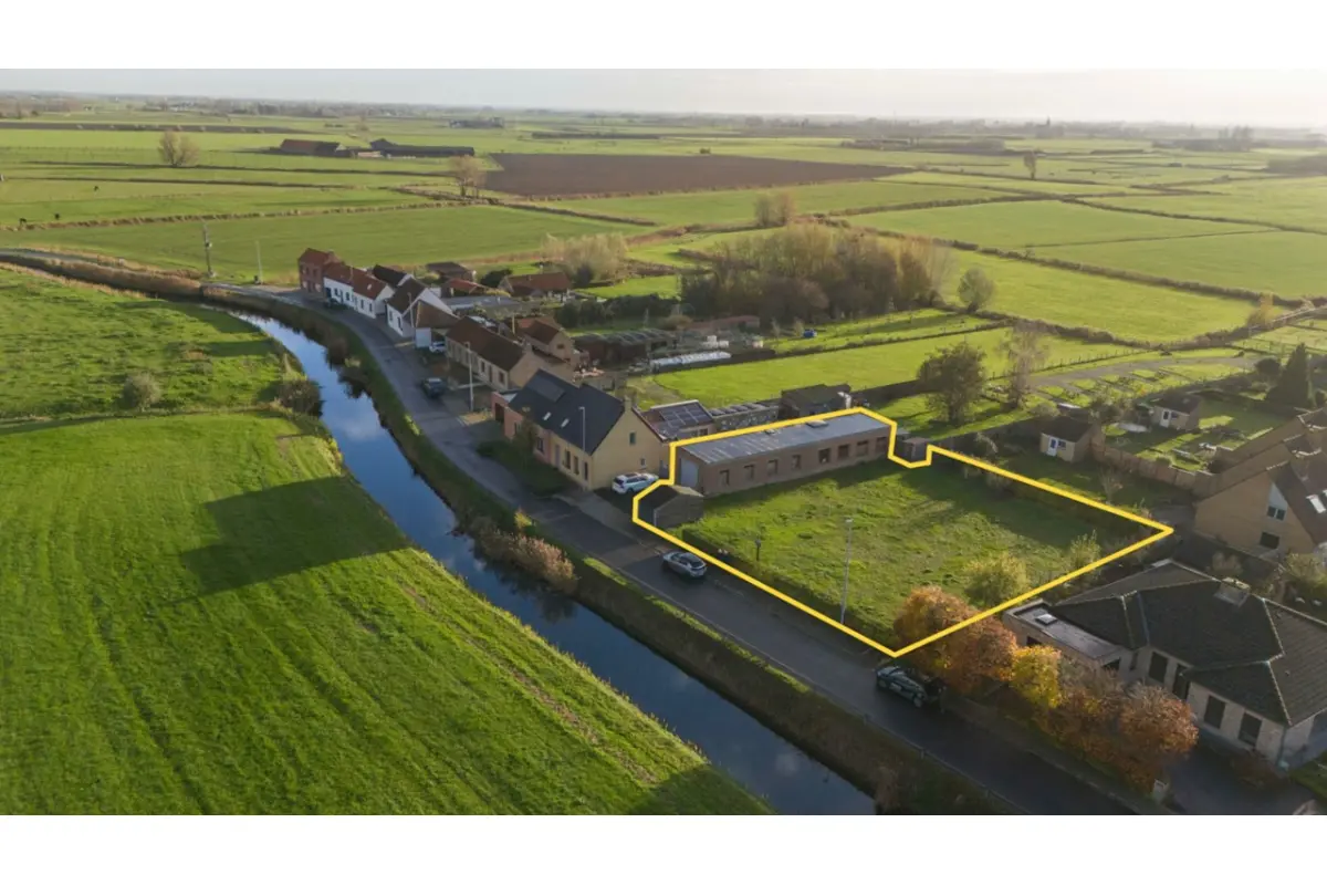 Bouwgrond te  koop in Veurne 8630 385000.00€  slaapkamers m² - Zoekertje 639424