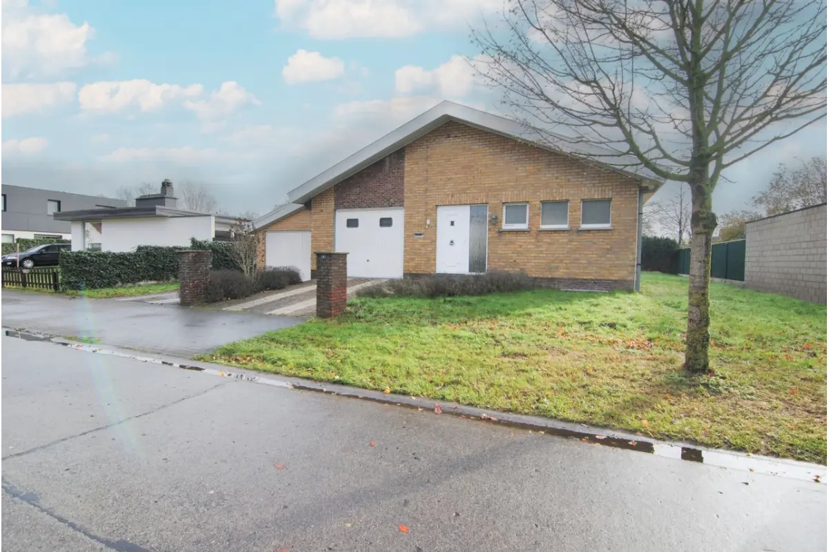 Huis te  koop in Oostkamp 8020 379000.00€ 1 slaapkamers 196.00m² - Zoekertje 639310