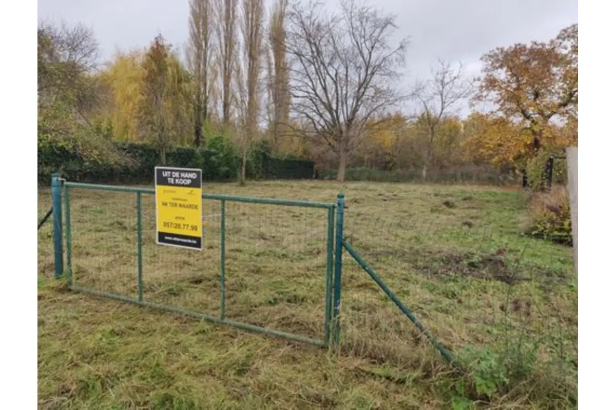 Grond te  koop in Kortrijk 8500 305000.00€  slaapkamers m² - Zoekertje 639526