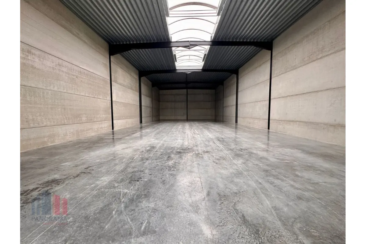 Handelszaak te  koop in Roeselare 8800 531120.00€  slaapkamers 393.00m² - Zoekertje 639889