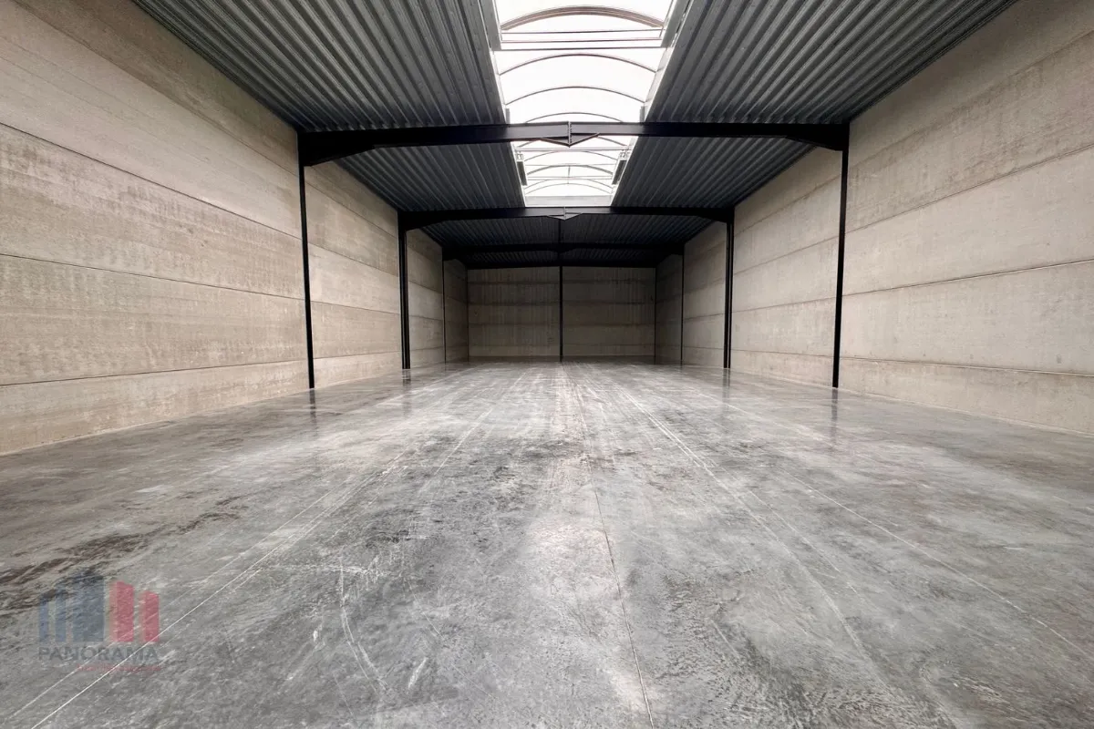 Handelszaak te  koop in Roeselare 8800 531120.00€  slaapkamers 393.00m² - Zoekertje 639889