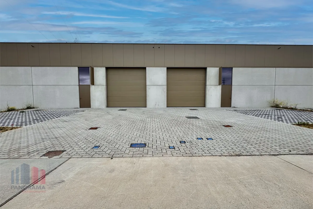 Handelszaak te  koop in Roeselare 8800 449170.00€  slaapkamers 359.00m² - Zoekertje 639890