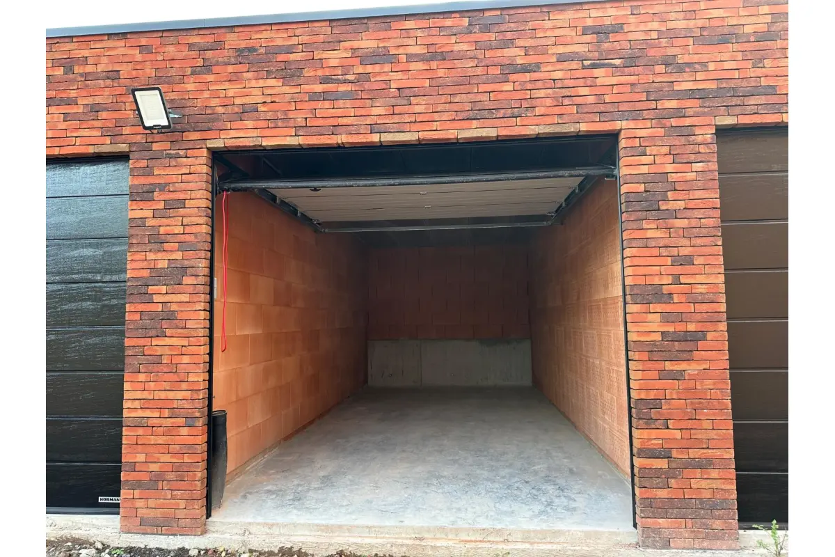 Parking & garage te  huur in Ardooie 8850 80.00€  slaapkamers m² - Zoekertje 640189