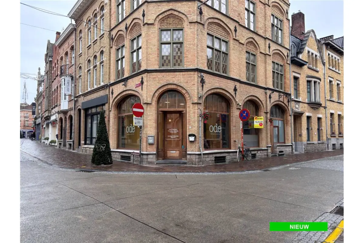 Handelszaak te  huur in Ieper 8900 900.00€  slaapkamers m² - Zoekertje 639982