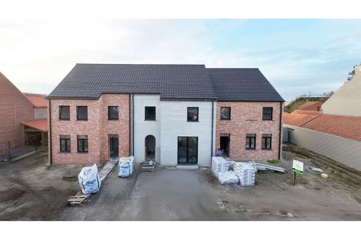 Appartementsgebouw te  koop in Bovekerke 8680 425000.00€ 4 slaapkamers 160.00m² - Zoekertje 641835