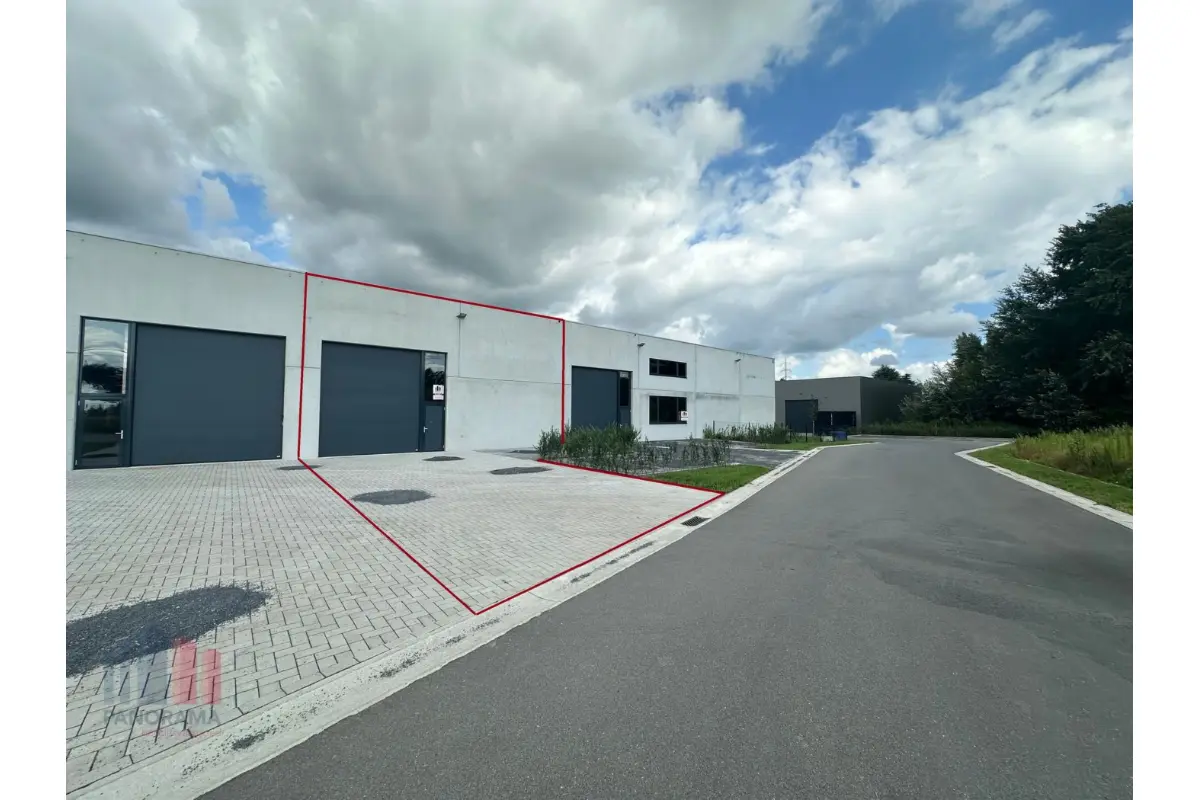 Handelszaak te  koop in Vichte 8570 327664.00€  slaapkamers 215.00m² - Zoekertje 641868