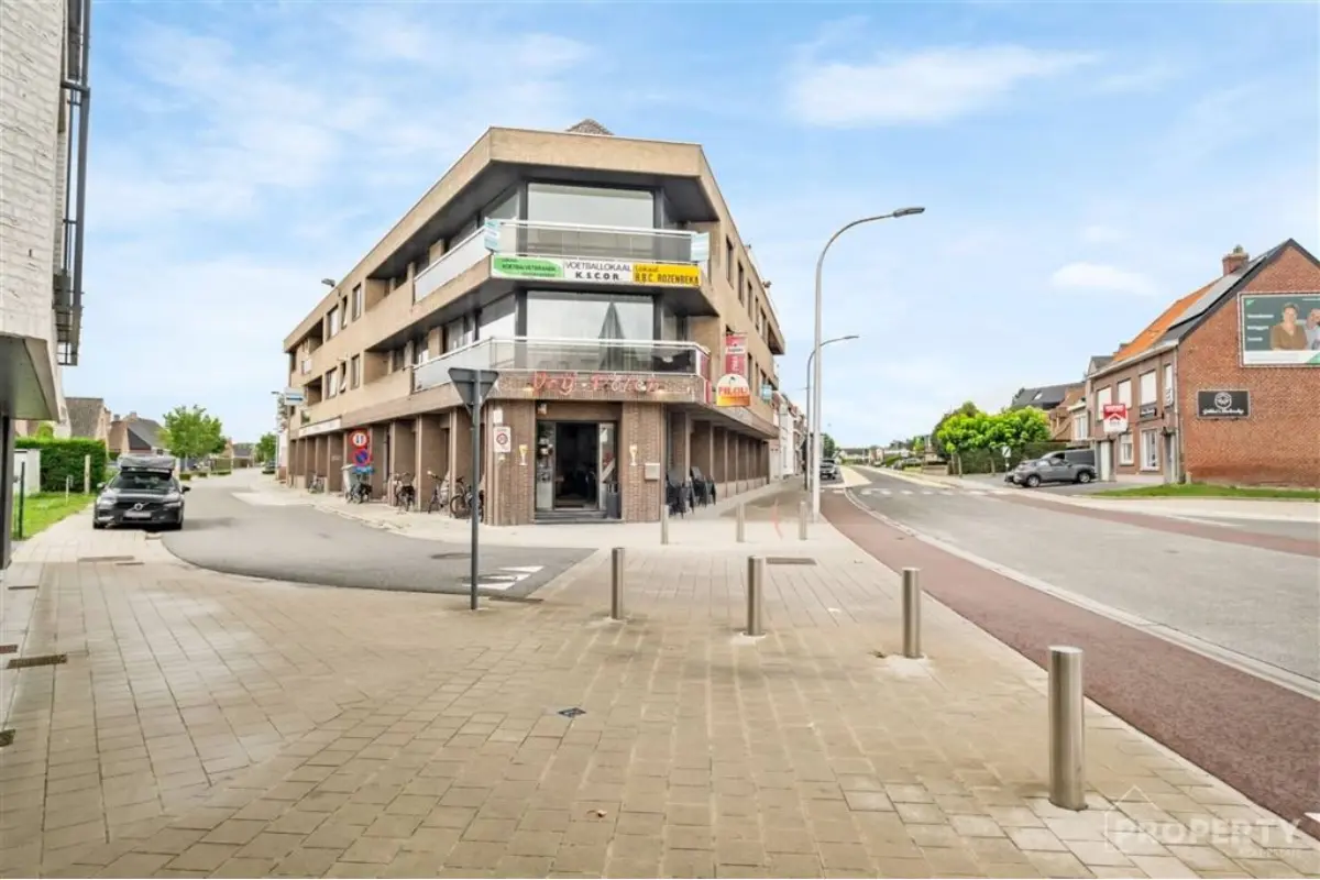 Handelszaak te  koop in Oostrozebeke 8780 350000.00€  slaapkamers 592.00m² - Zoekertje 642226