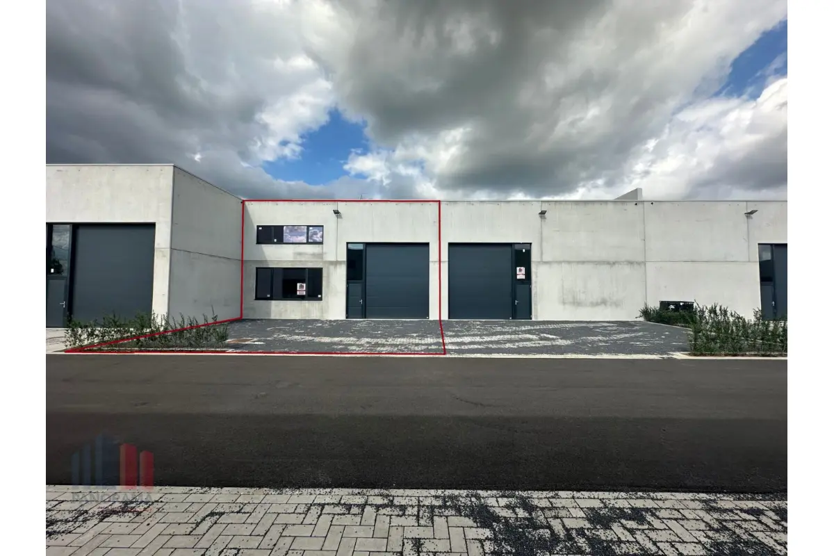 Handelszaak te  koop in Vichte 8570 542179.00€  slaapkamers 357.00m² - Zoekertje 641866