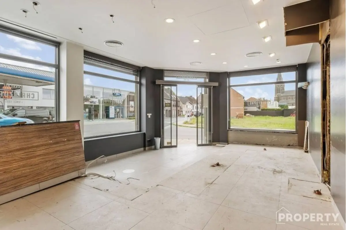 Handelszaak te  koop in Moen 8552 295000.00€ 6 slaapkamers 375.00m² - Zoekertje 642233