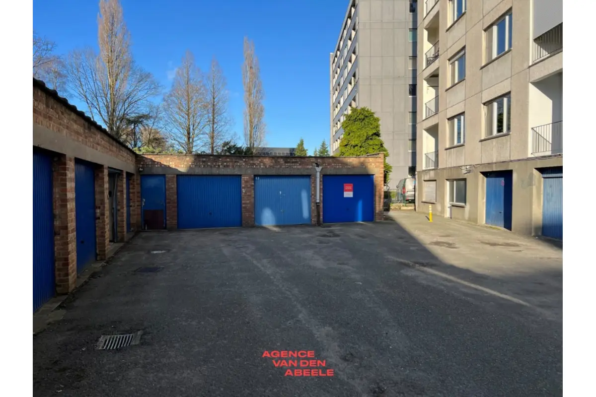 Parking & garage te  koop in Sint-Andries 8200 39000.00€  slaapkamers m² - Zoekertje 641655