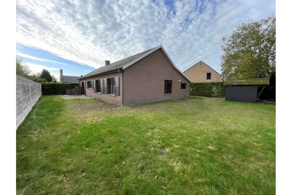 Huis te  koop in Sint-Kruis 8310 329000.00€ 3 slaapkamers m² - Zoekertje 642676