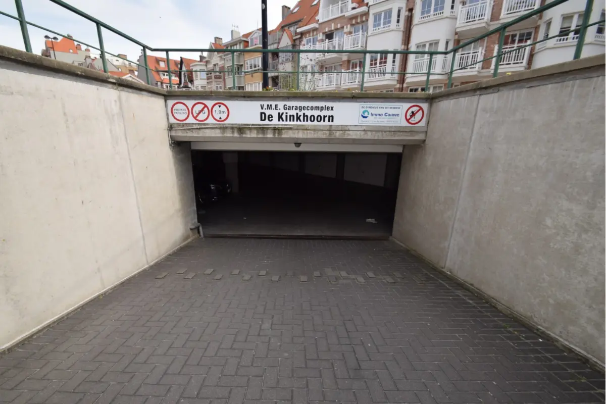 Parking & garage te  huur in Heist-aan-Zee 8301 185.00€  slaapkamers m² - Zoekertje 642701