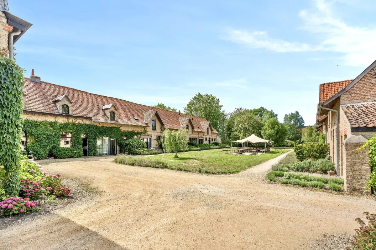 Huis te  koop in Nieuwpoort 8620 0.00€ 20 slaapkamers 2000.00m² - Zoekertje 644225