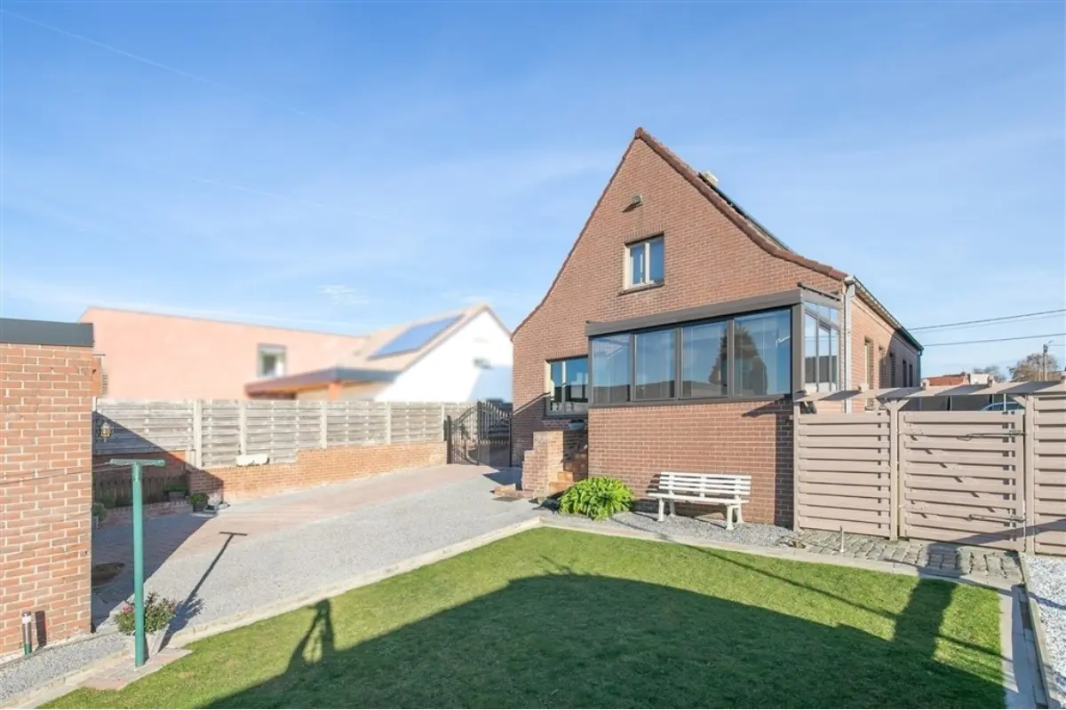 Huis te  koop in Ichtegem 8480 375000.00€ 3 slaapkamers 198.00m² - Zoekertje 644054