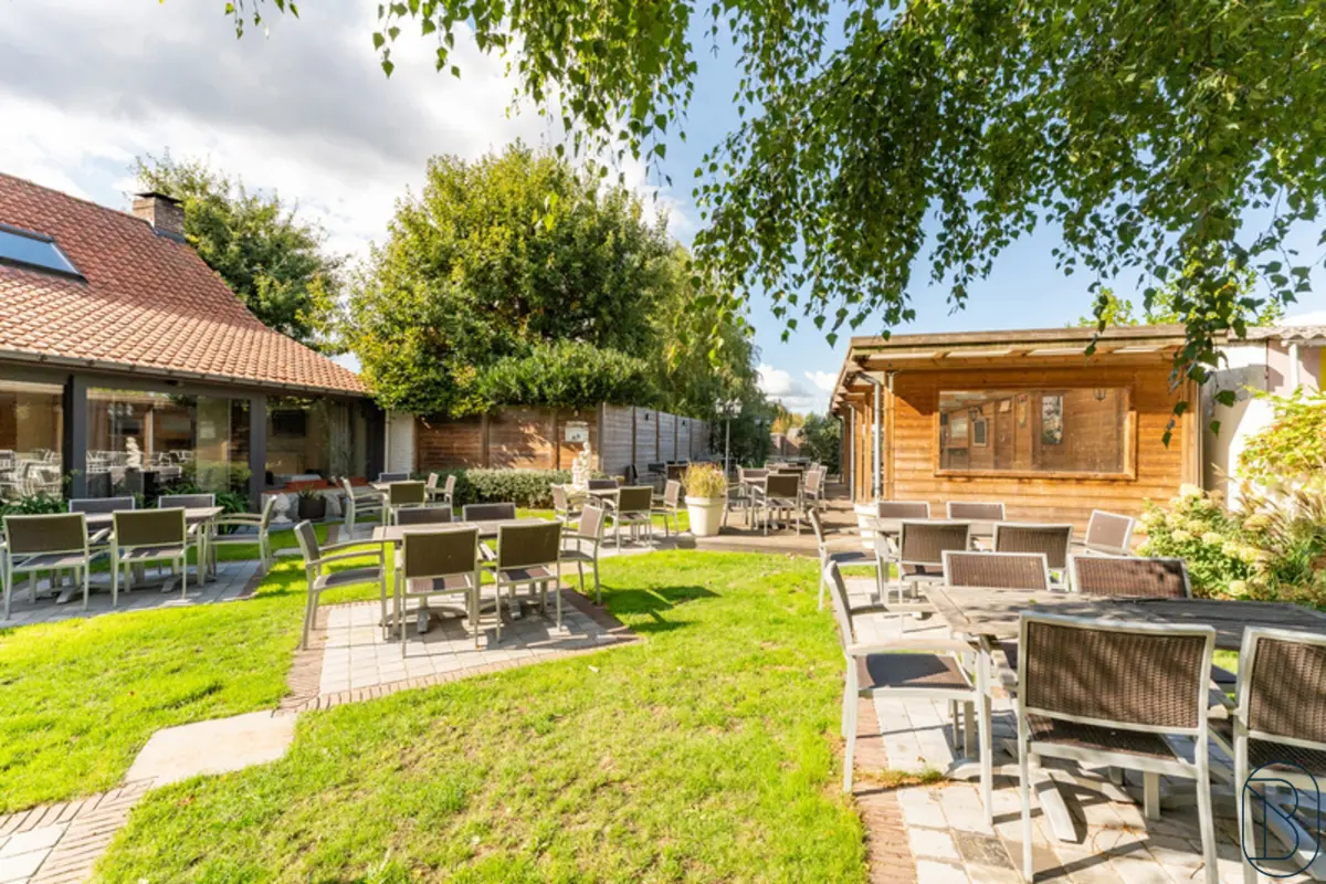 Mixgebouw te  koop in Dentergem 8720 489000.00€  slaapkamers 380.00m² - Zoekertje 644226