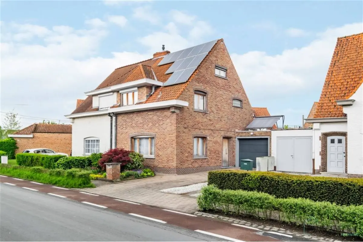 Huis te  koop in Kortrijk 8500 325000.00€ 3 slaapkamers 215.00m² - Zoekertje 644659