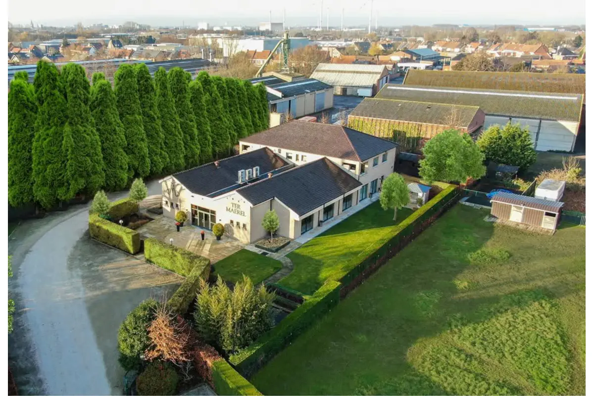 Handelszaak te  koop in Izegem 8870 1900000.00€  slaapkamers 670.00m² - Zoekertje 644742