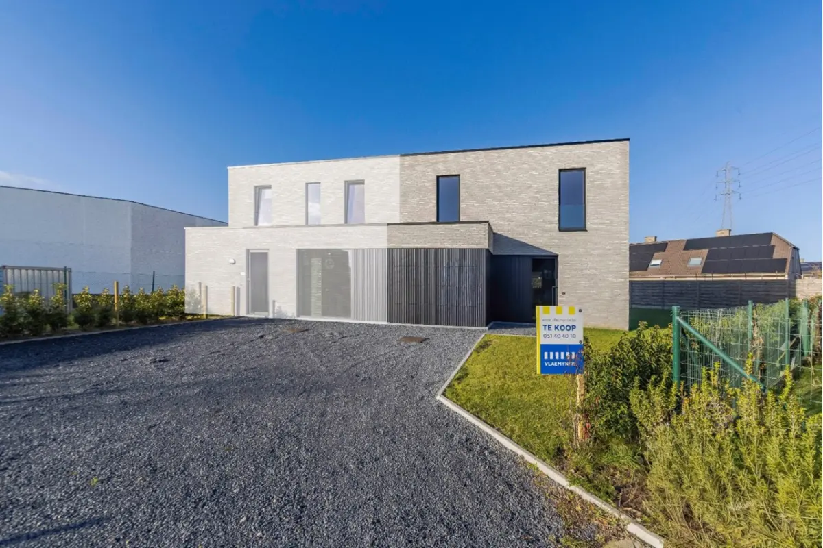 Huis te  koop in Roeselare 8800 385000.00€ 3 slaapkamers 159.00m² - Zoekertje 645445