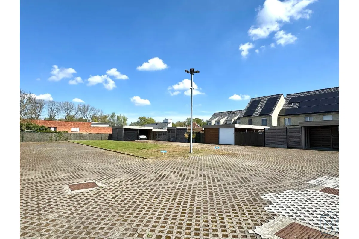 Parking & garage te  koop in Ingelmunster 8770 6000.00€  slaapkamers m² - Zoekertje 646478