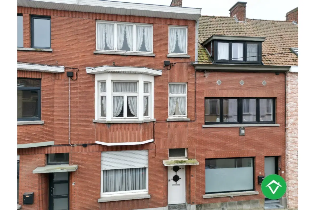 Huis te  koop in Roeselare 8800 145000.00€ 3 slaapkamers 178.00m² - Zoekertje 646289