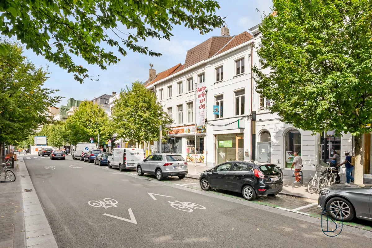 Huis te  koop in Kortrijk 8500 395000.00€  slaapkamers 235.00m² - Zoekertje 646256