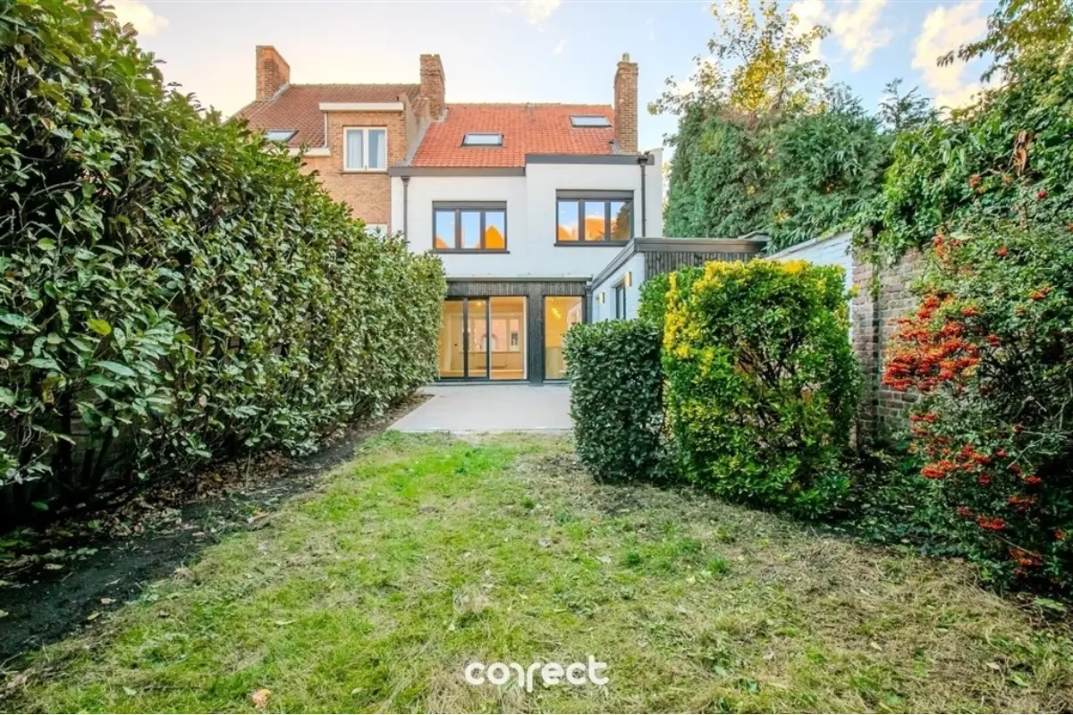 Huis te  koop in Brugge 8000 695000.00€ 4 slaapkamers 244.00m² - Zoekertje 647162