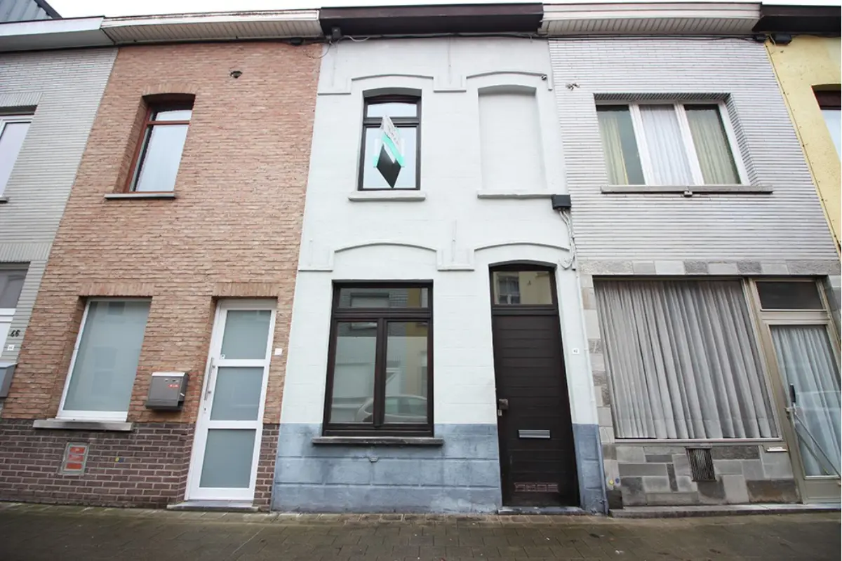 Huis te  koop in Kortrijk 8500 138000.00€ 4 slaapkamers 110.00m² - Zoekertje 647950