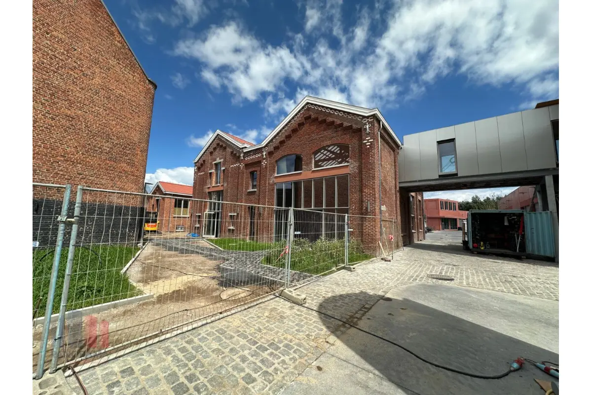 Handelszaak te  koop in Kortrijk 8500 734967.00€  slaapkamers 340.00m² - Zoekertje 647928