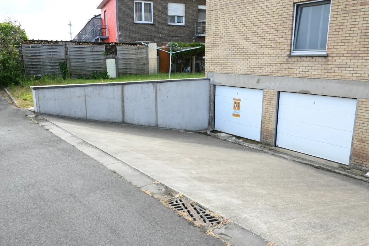 Parking & garage te  koop in Sint-Kruis 8310 16000.00€  slaapkamers m² - Zoekertje 647861