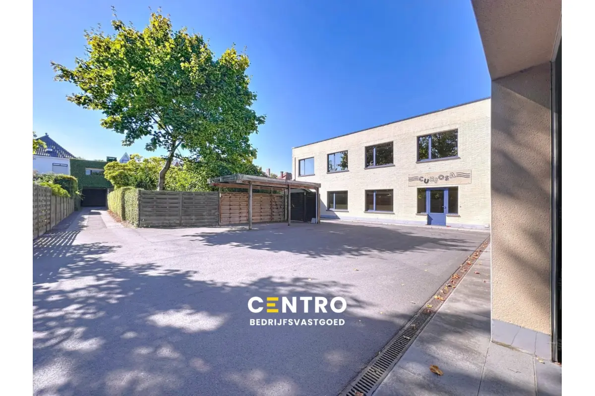 Handelszaak te  koop in Kortrijk 8500 395000.00€  slaapkamers 754.00m² - Zoekertje 648686