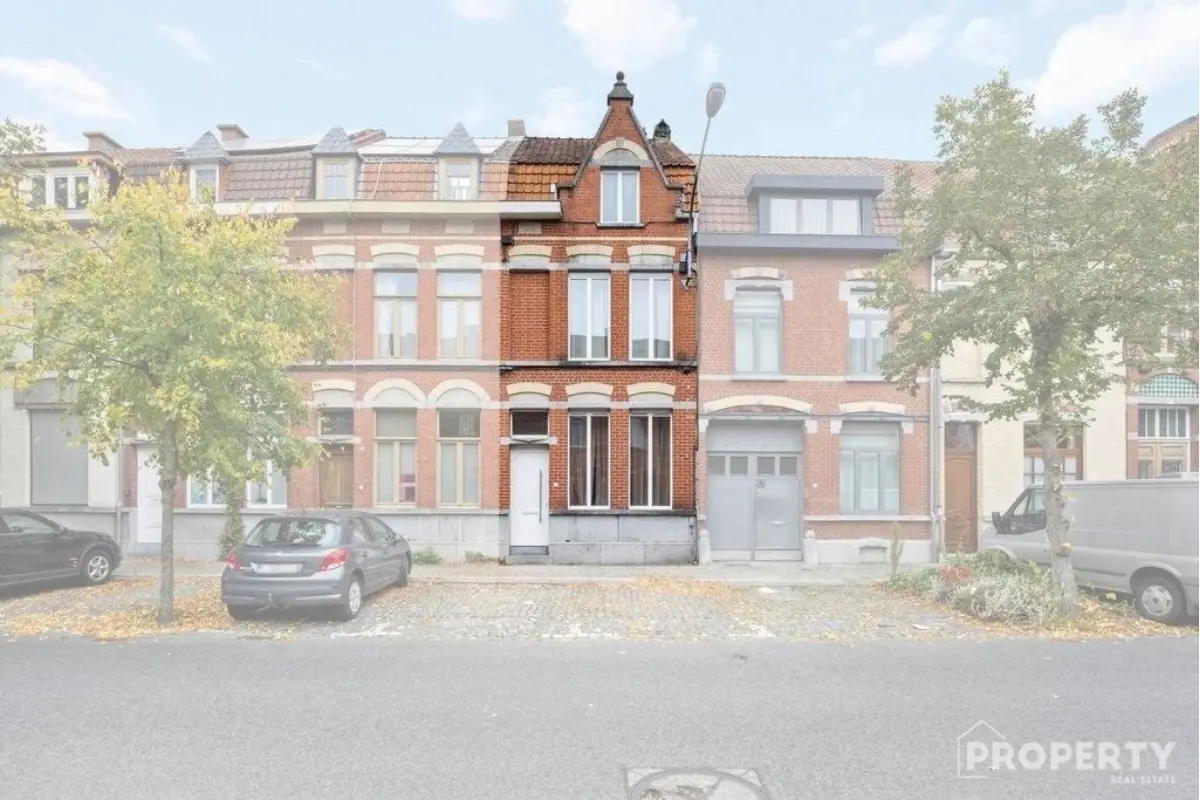 Huis te  koop in Kortrijk 8500 325000.00€ 3 slaapkamers 228.00m² - Zoekertje 649399