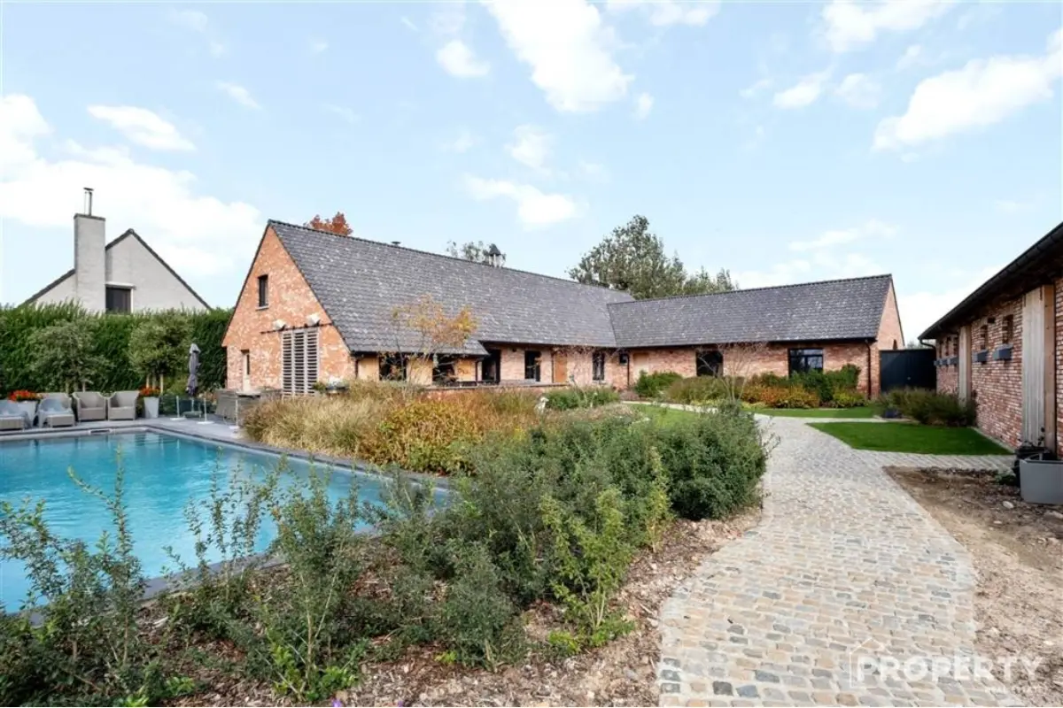 Boerderij te  koop in Hulste 8531 1450000.00€ 3 slaapkamers 640.00m² - Zoekertje 649400