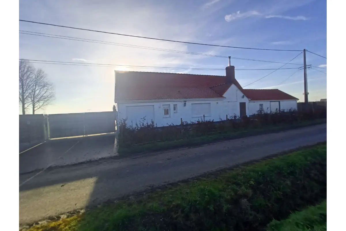 Huis te  koop in Beveren-aan-den-Ijzer 8691 350000.00€ 5 slaapkamers 242.00m² - Zoekertje 650168