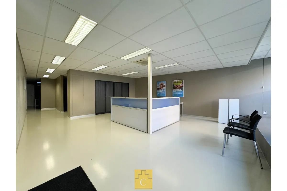 Handelszaak te  koop in Loppem 8210 374000.00€ 5 slaapkamers m² - Zoekertje 650448