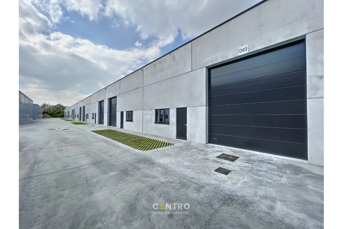 Handelszaak te  huur in Waregem 8790 0.00€  slaapkamers 271.00m² - Zoekertje 651133