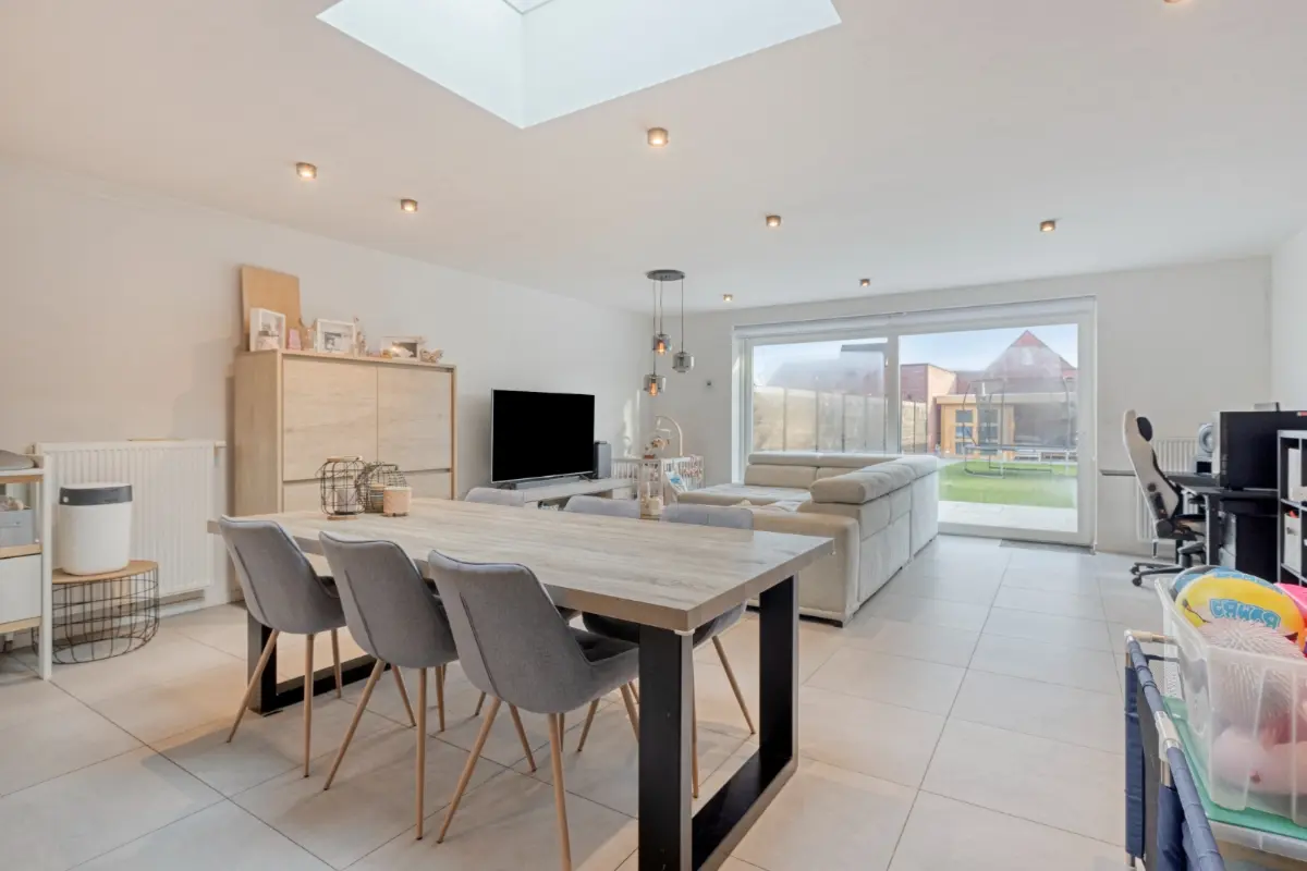 Huis te  koop in Boezinge 8904 369000.00€ 4 slaapkamers 204.00m² - Zoekertje 651159