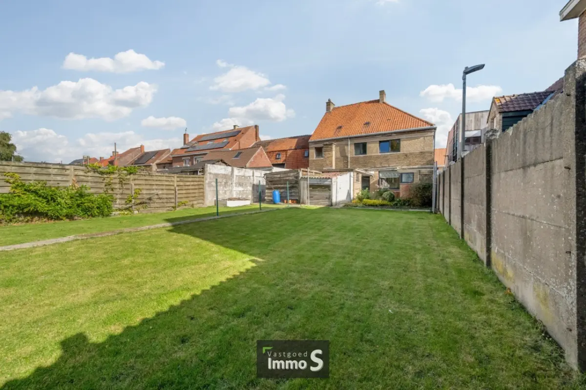 Huis te  koop in Alveringem 8690 192000.00€ 6 slaapkamers 227.00m² - Zoekertje 652942